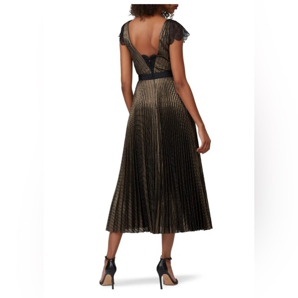 CATHERINE DEANE
Novia Dress size 0 - Picture 5 of 14